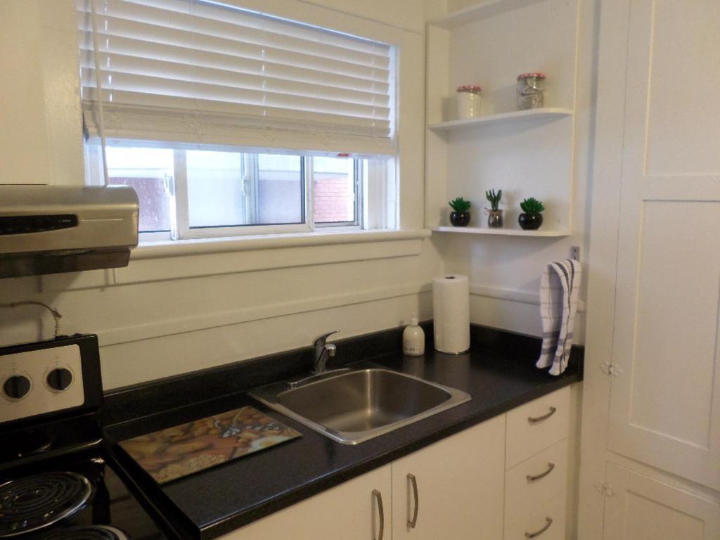 Apartmán Beautiful, Clean, Quiet 2 Br-In Downtown Ottawa. Parking, Wifi And Netflix Included Exteriér fotografie